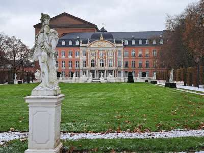 Kurfürstliches Palais und Palastgarten